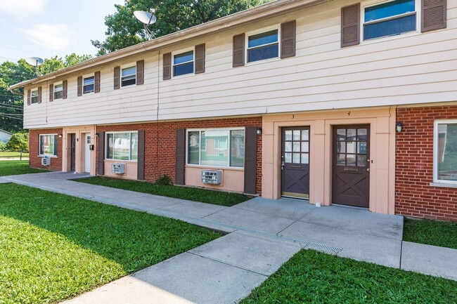 Photo - 1389 W Galbraith Rd Townhome