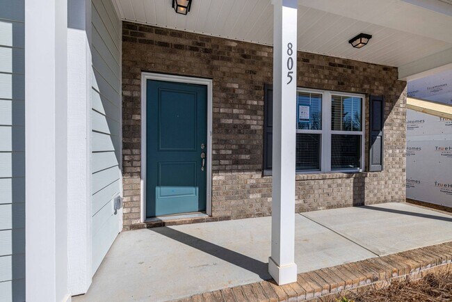 Foto del edificio - BEAUTIFUL 4 Bedroom Home Piedmont School D...