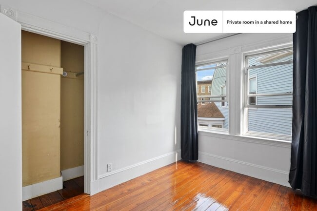 Building Photo - Room in Shared 6 bed/2 bath home in Allston