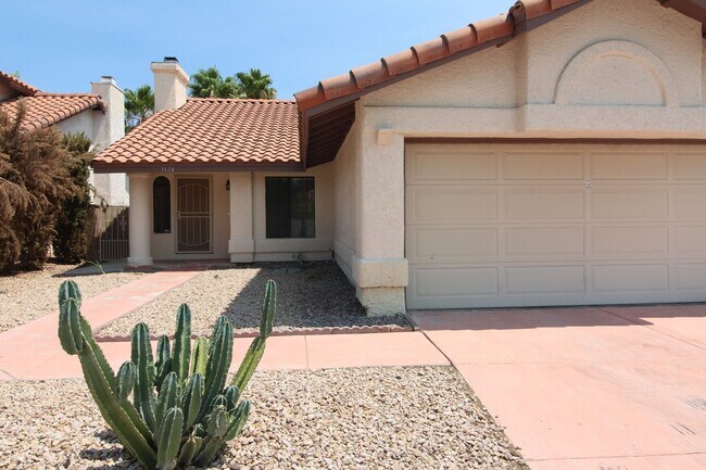 Building Photo - SHOWINGS AVAILABLE NOW
