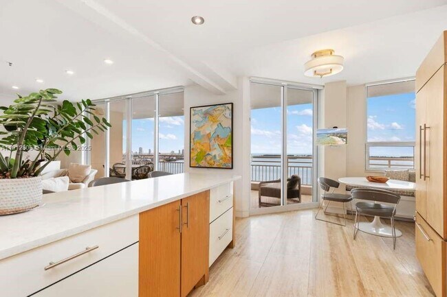 Foto del edificio - 808 Brickell Key Dr