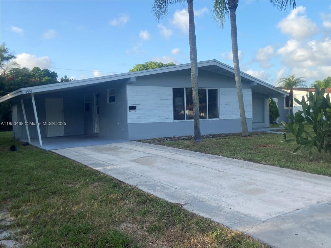 Primary Photo - 4557 NW 3rd St