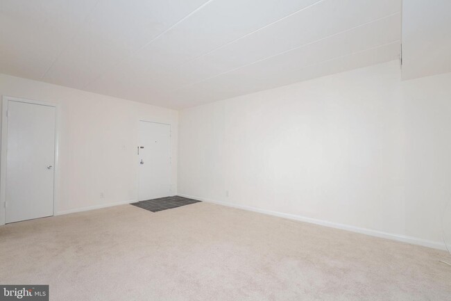 Building Photo - 6250 Edsall Rd
