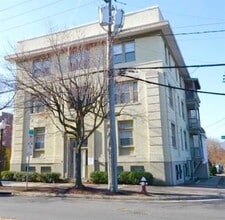 Building Photo - 3015 West Ave