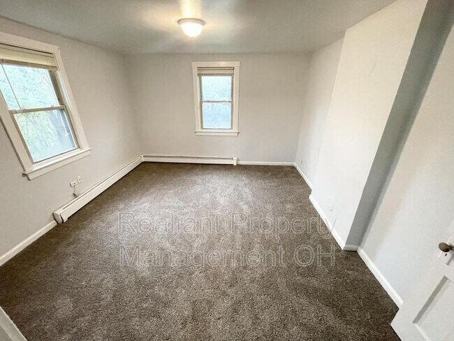 Foto del edificio - 240 N Wayne Ave