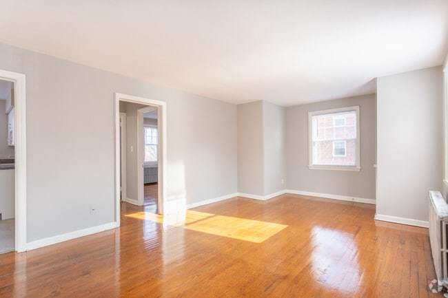 2HAB, 1BA - 775 ft² - Elbur Avenue