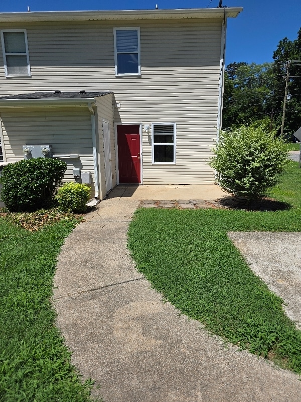 Building Photo - 2401 S Ridge Ave