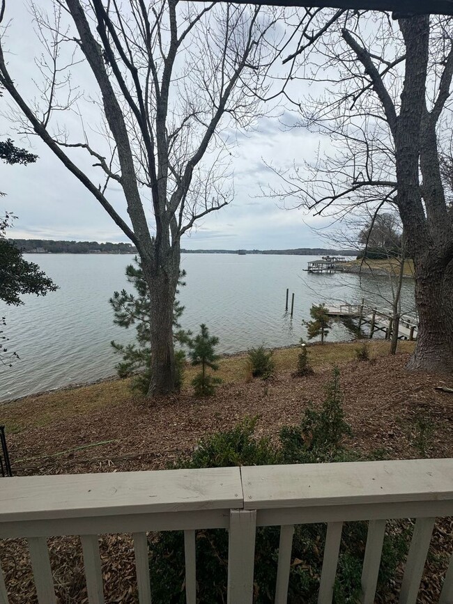 Building Photo - Enjoy Lakefront Luxury Year Round! $250 Off First Full Month's Rent!