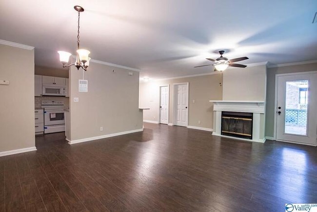 Foto del edificio - 4988-4987 7 Pine Cir