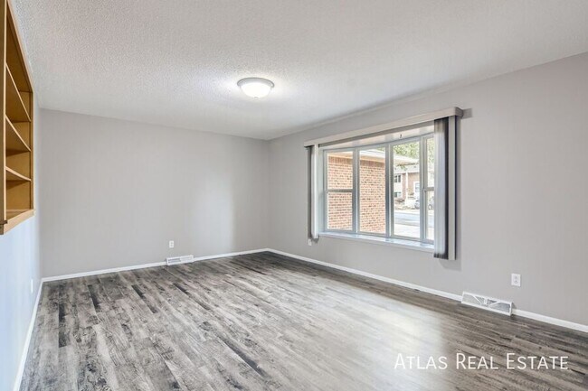 Building Photo - 2306 Zane Pl