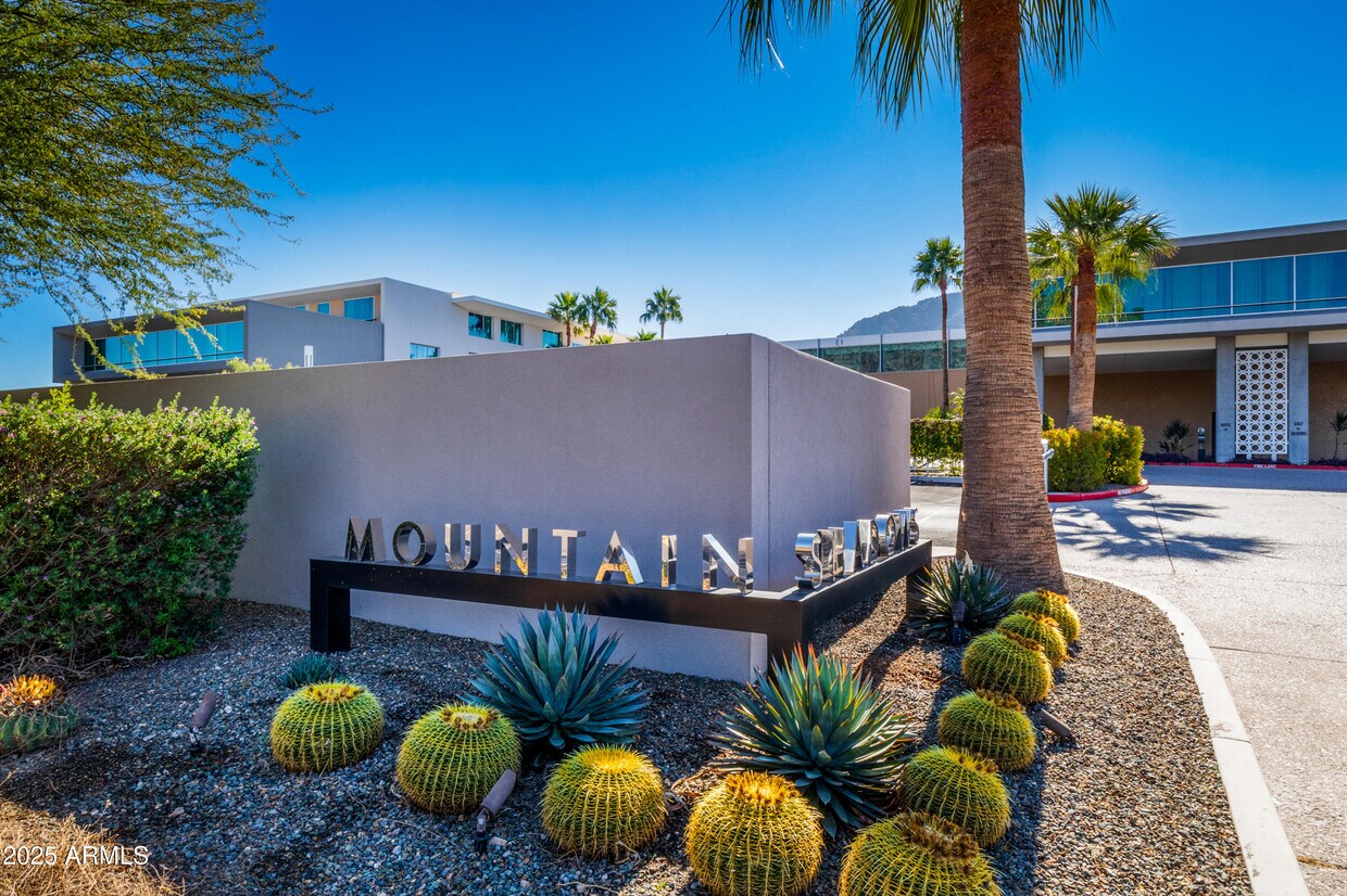 Foto principal - 5455 E Lincoln Dr