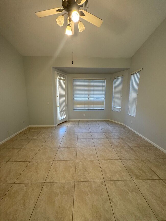 Foto del edificio - Upgraded home in Glendale with Pool