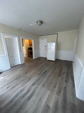 Building Photo - 102 Grove St