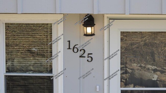 Foto del edificio - 1625 Holt Ln