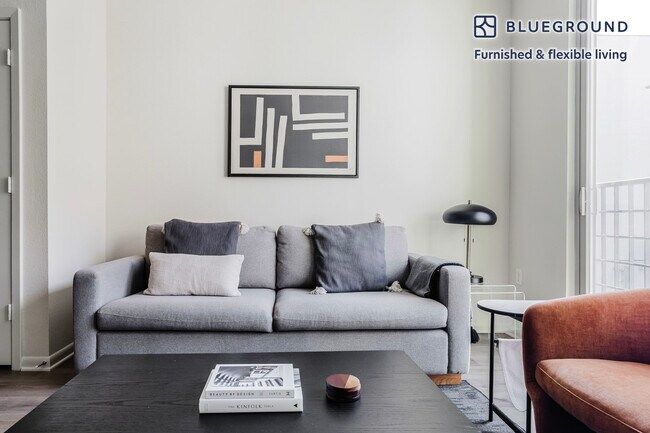 Foto del edificio - 3210 Esperanza Crossing