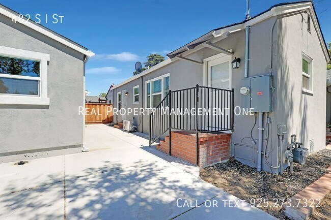 Foto del edificio - Gorgeous 2 Bedroom 1 Bath Home Walkable to...