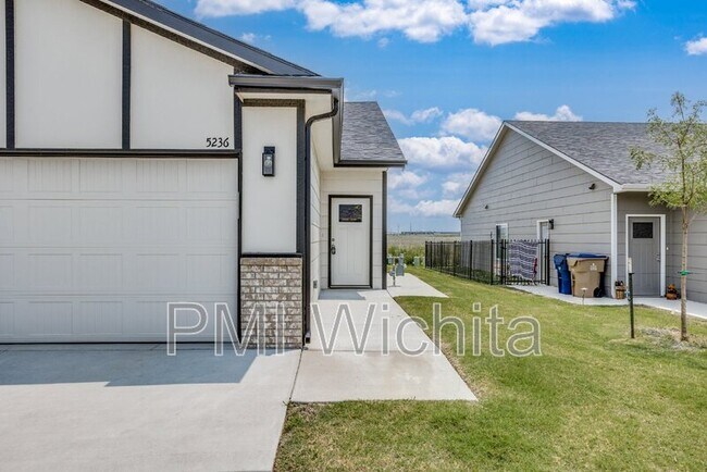 Building Photo - 5236 N Cypress Cir