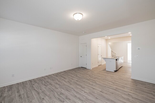 Foto del edificio - Beautiful Modern 2-Bedroom Townhome -AVAILABLE AUGUST 2026