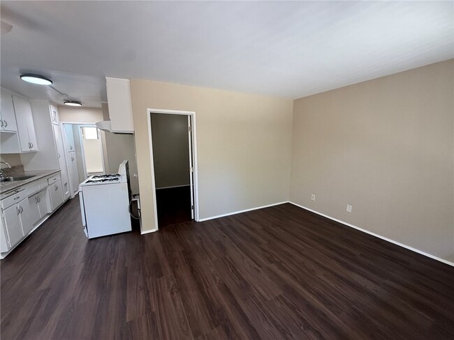 Building Photo - 414 N San Gabriel Ave