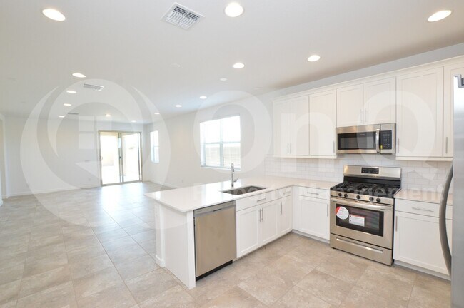 Foto del edificio - 9347 W Glenrosa Ave