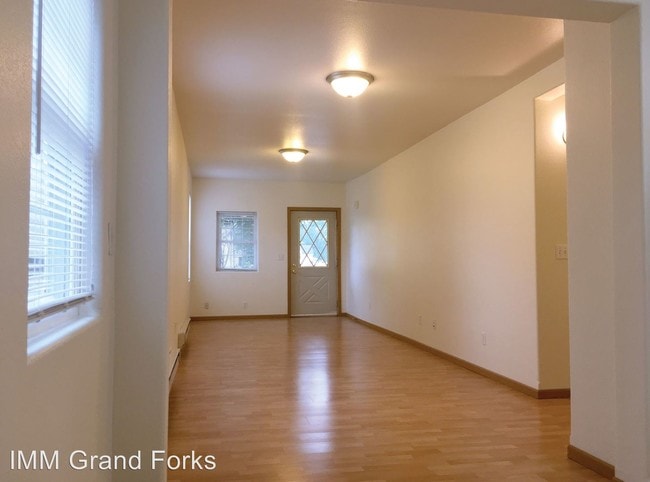 Building Photo - 414-414B 3rd Ave S