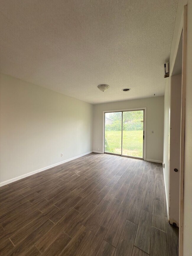 Foto del edificio - Beautiful Move in ready House!