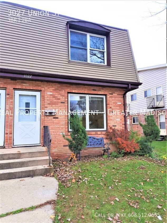 Primary Photo - East Side duplex home in great location wi...