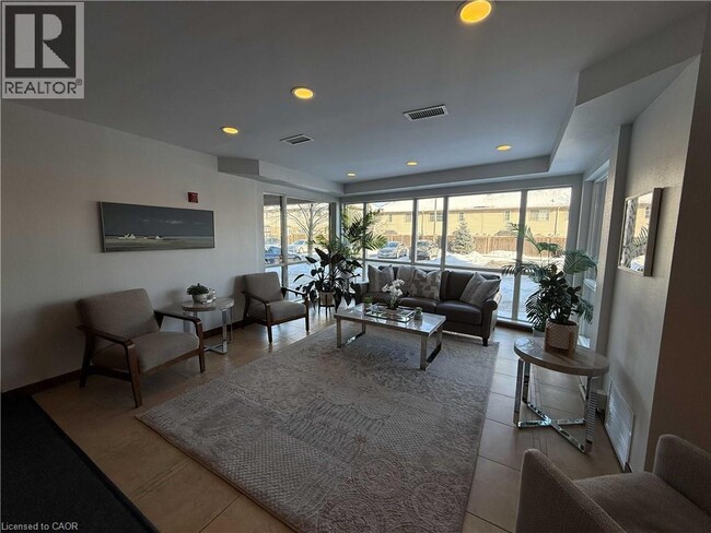 Photo du bâtiment - 5070 Fairview St