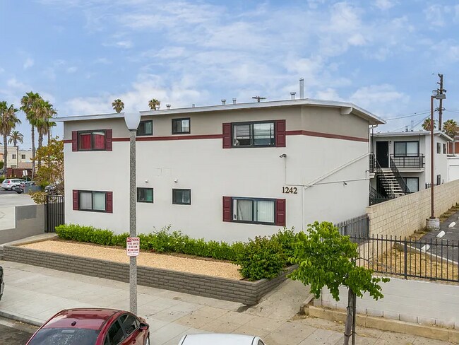 Foto del edificio - 1242 Cedar Ave
