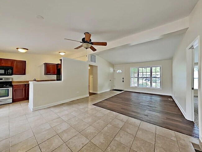 Foto del edificio - 778 N Elmwood Dr