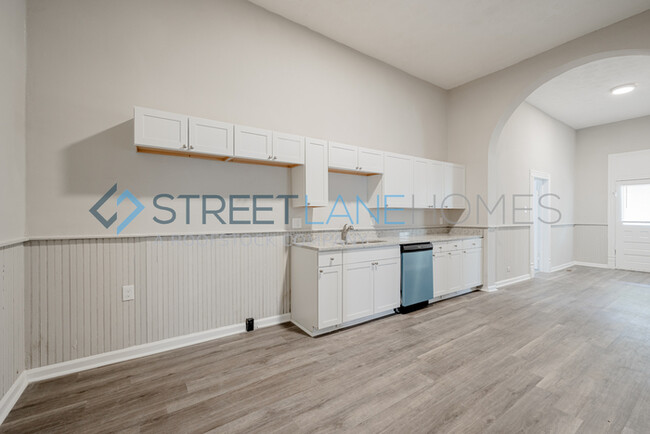 Building Photo - 1029 30th St