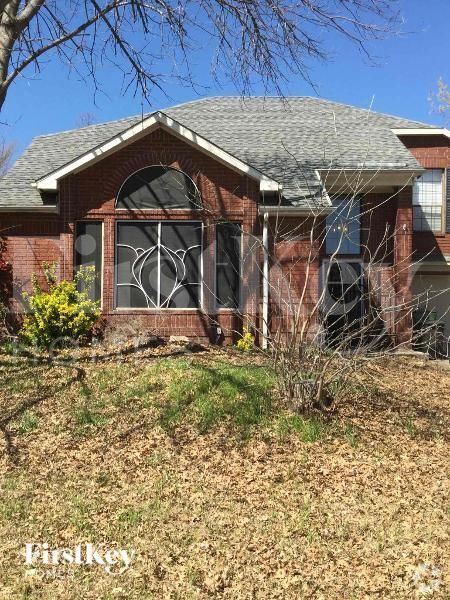 Building Photo - 1523 Stratford Dr