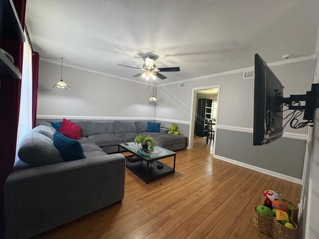 Foto del edificio - 374 N Llyod Street, Crestview, FL 32536