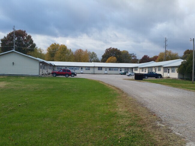 Twin Oaks Apartments - 203 Price Ln