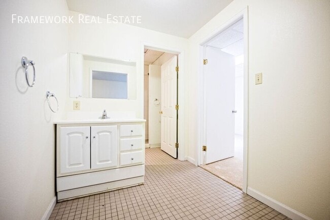 Building Photo - 6540 Clay St