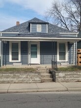 Building Photo - 1434 E Naomi St