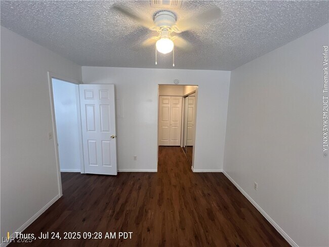 Foto del edificio - 2137 Petersham Ct