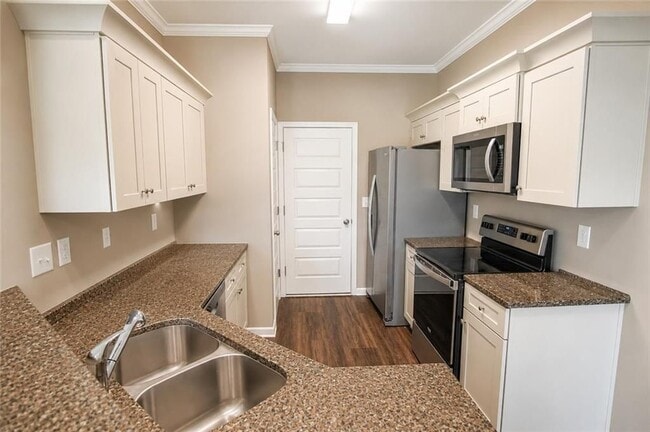 Building Photo - 100 Squarewood Ln NW