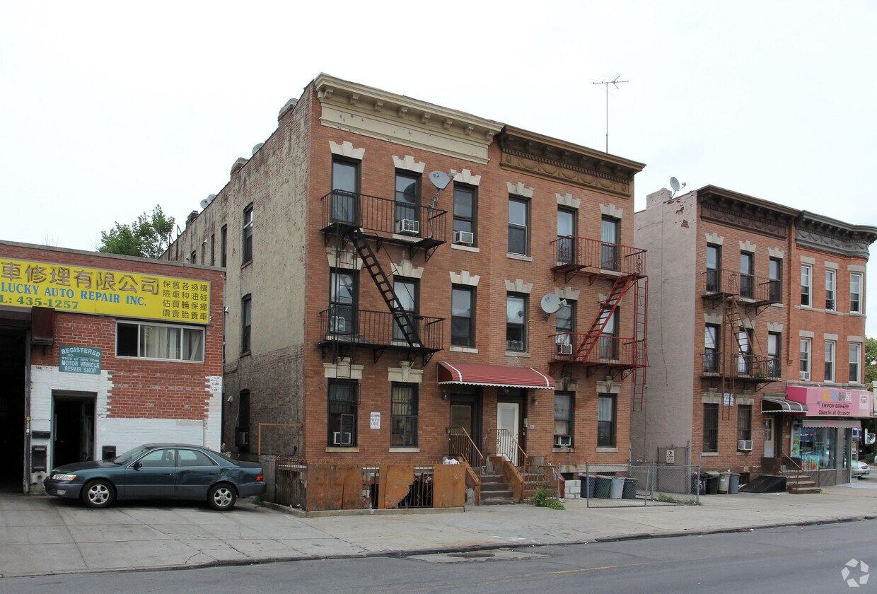 Building Photo - 877 39th St