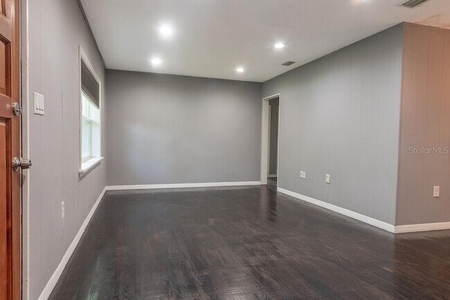 Foto del edificio - 1404 N Garfield Ave