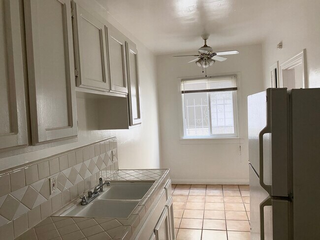 Foto del edificio - 4152 Rosewood Ave