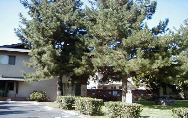 9825 Imperial Hwy - 9825-9835 Imperial Hwy