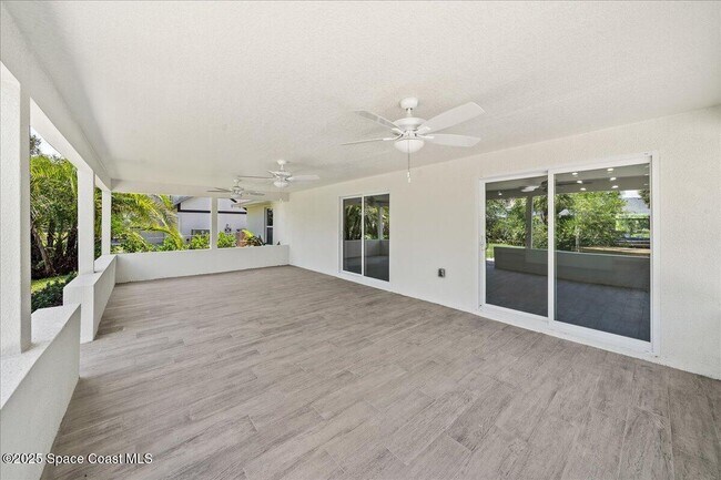 Foto del edificio - 2060 Newfound Harbor Dr
