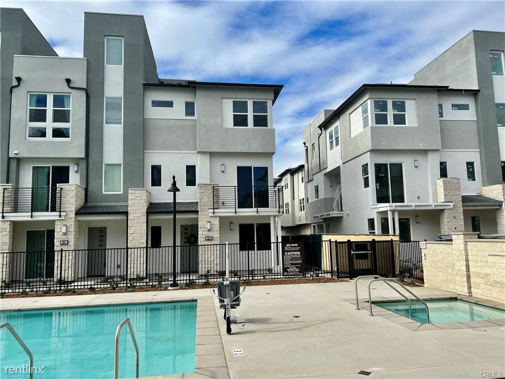 Building Photo - 3 br, 3.5 bath Condo - 1718 W Bushell St