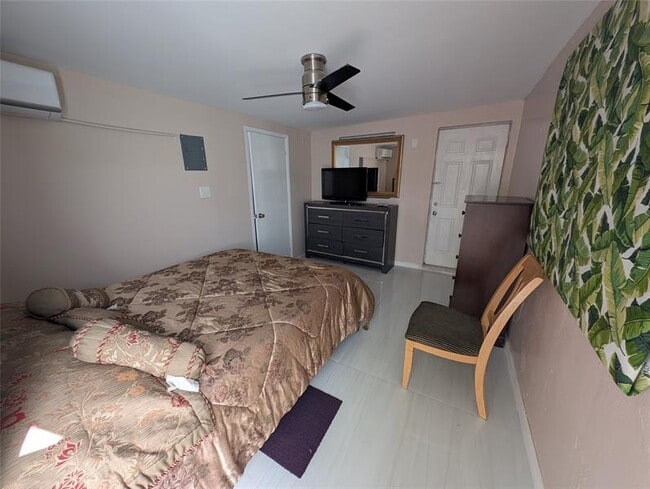 Building Photo - 2453 NW 73rd Ave