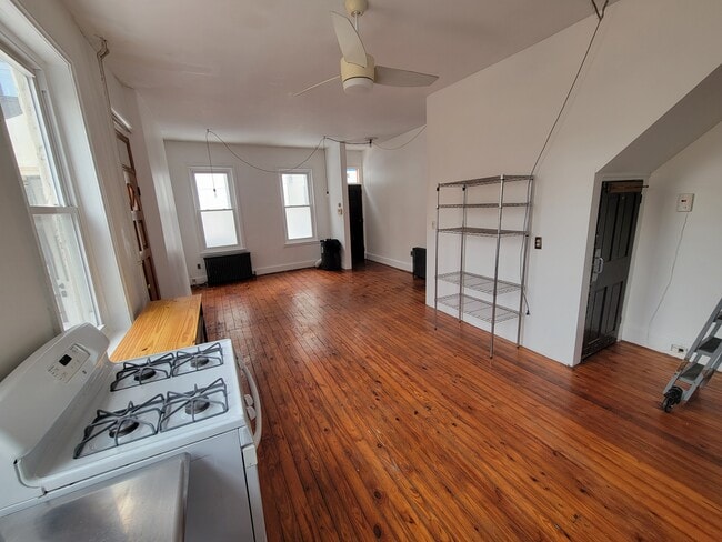 Building Photo - 247 E Allen St