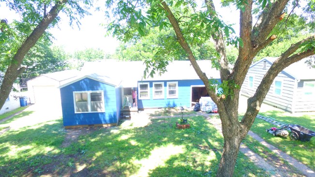 Building Photo - 308 S Berry St
