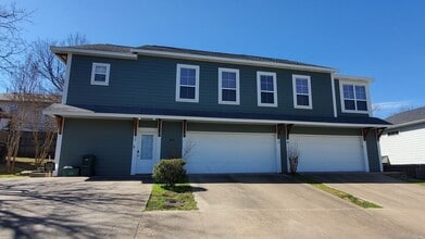 Building Photo - 40 E Maple St