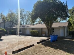 Building Photo - 428 N Vaughan Ave