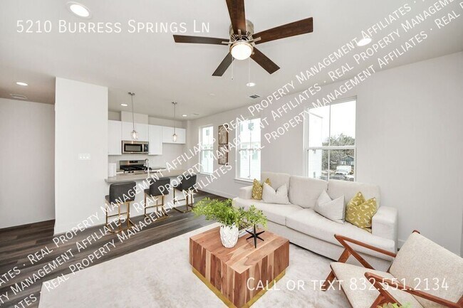 Foto del edificio - 5210 Burress Springs Ln